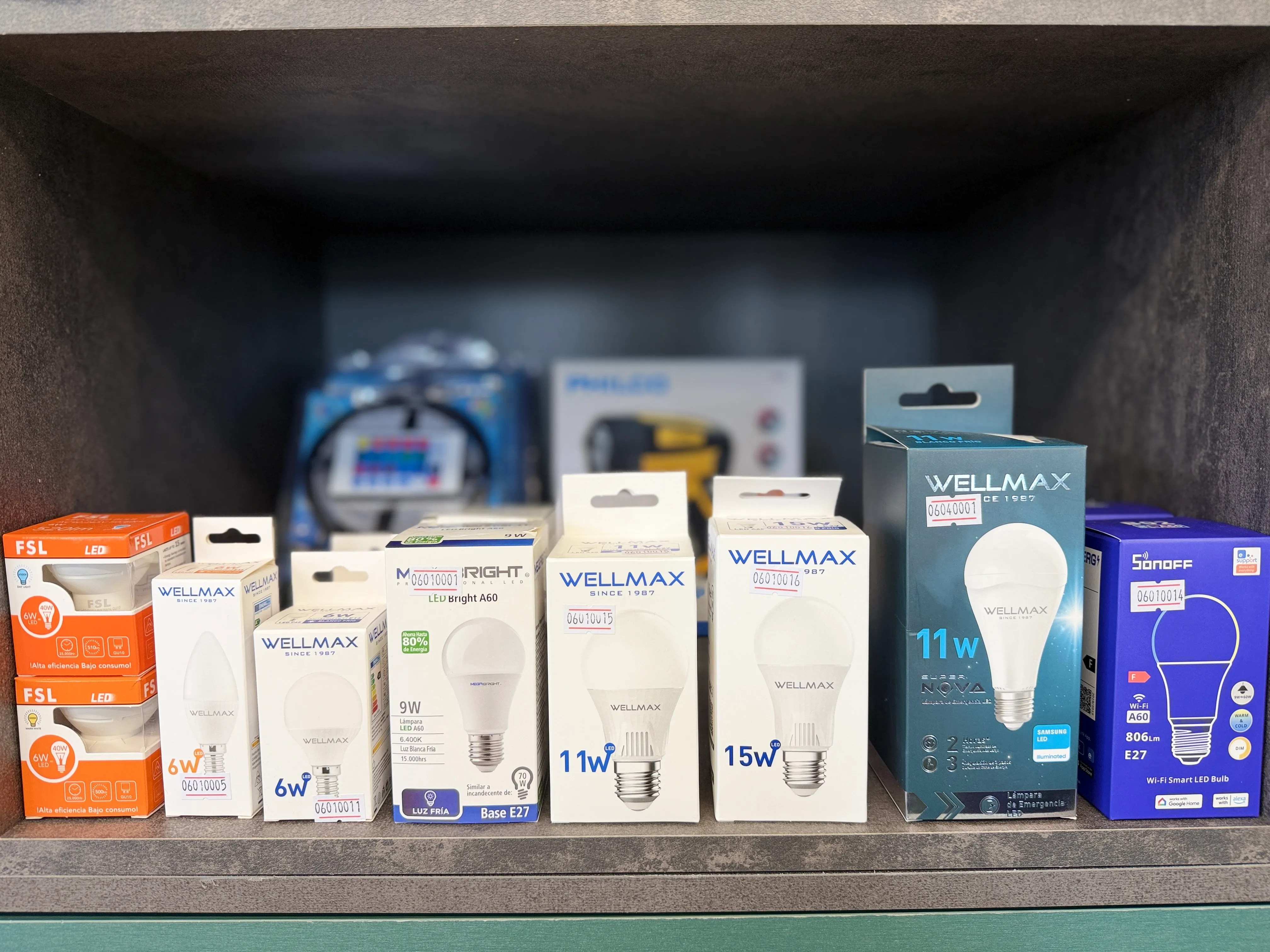 Ampolletas e iluminación LED marcas Wellmax y FSL